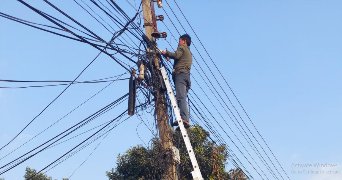 धुलियाबिटदेखि रहरपुरसम्म विद्युत सेवा अवरुद्ध 